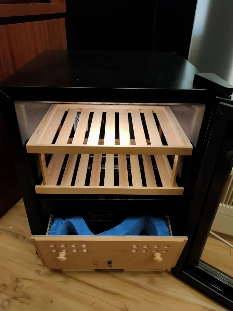 Cadenza 48L Cigar Humidor