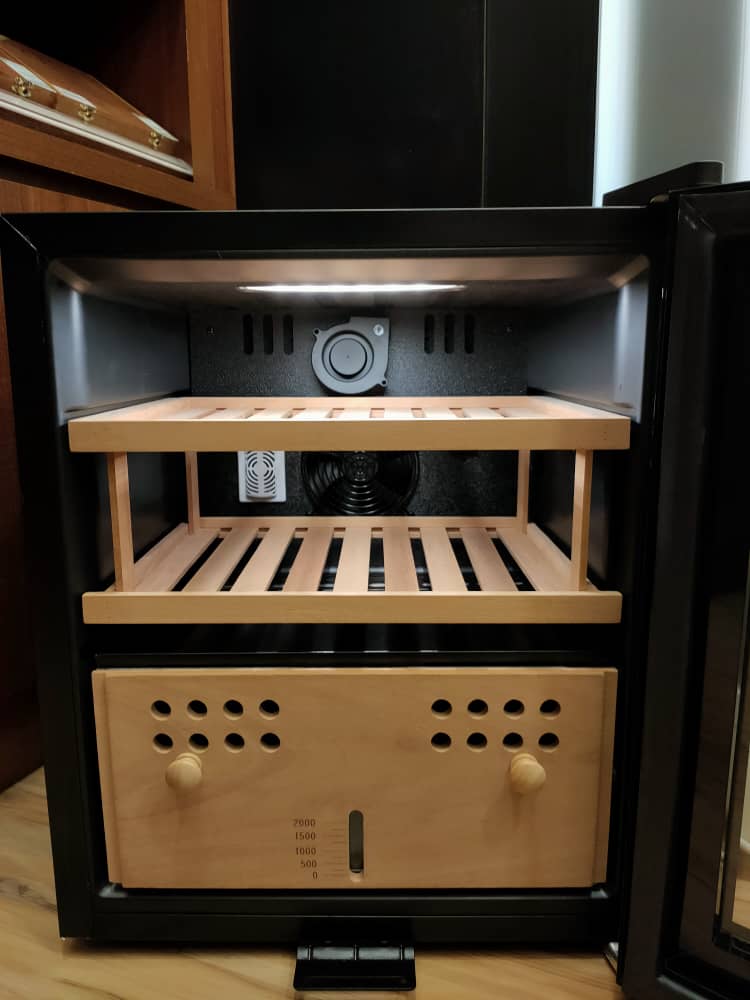 Cadenza 48L Cigar Humidor