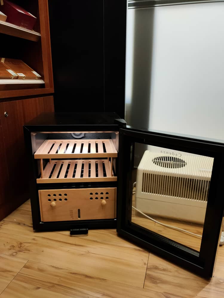 Cadenza 48L Cigar Humidor